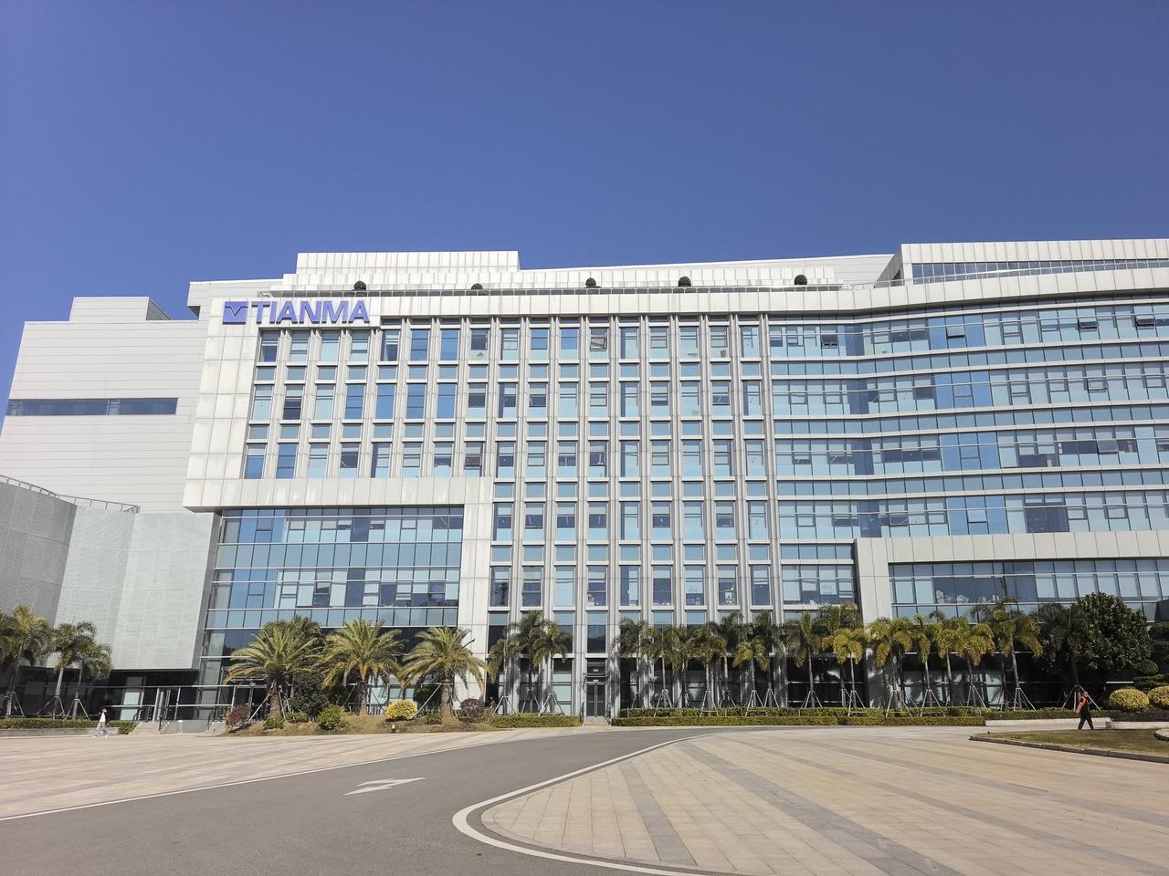 倔强的根部生命力，价值容易被低估。
中航工业旗下的天马微电子，成为被人忽视的显示