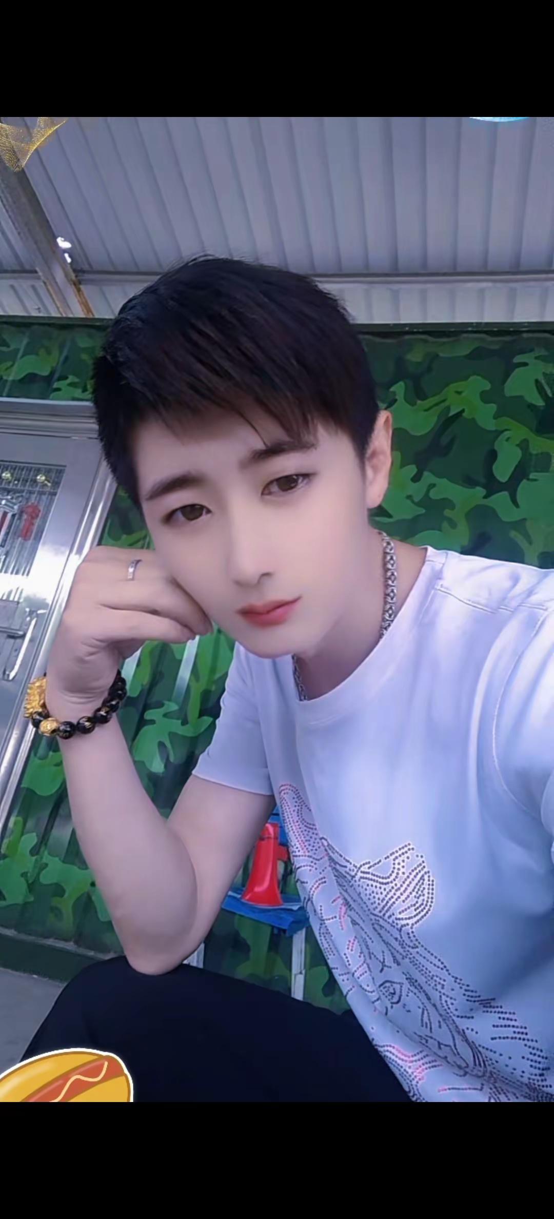 。。。帅不帅你们说的算