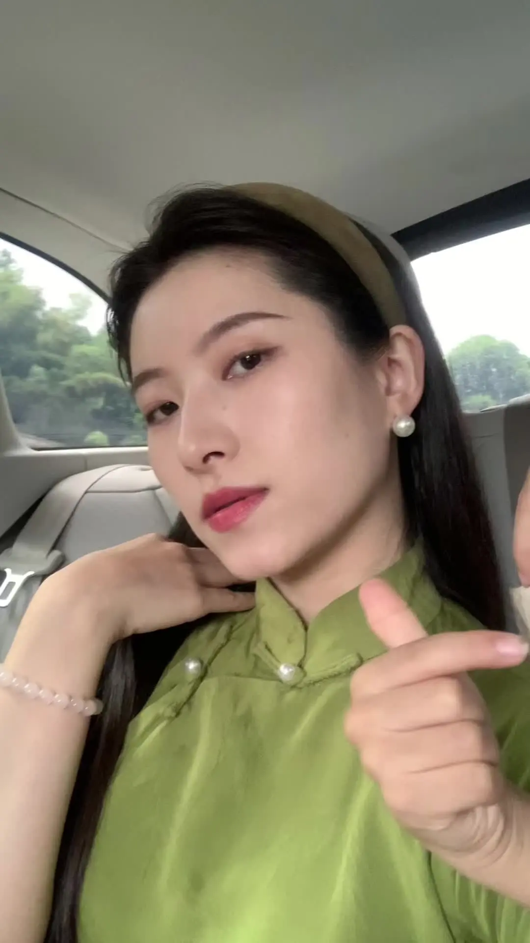 又生气啦，要我哄你吗？