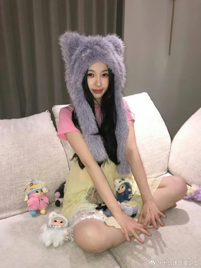 虞书欣和wakuku同款帽子虞书欣一戴wakuku同款帽子，直接把可爱值拉满！软