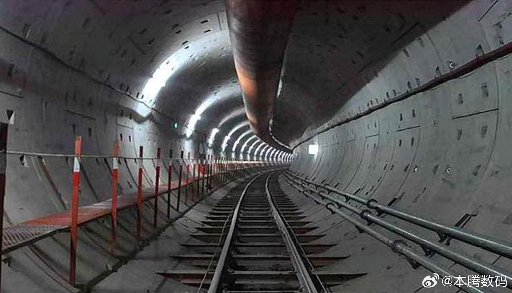 北京东六环改造工程里，国产盾构机“京华号”就是靠这套方法，让掘进产生的渣土全程封