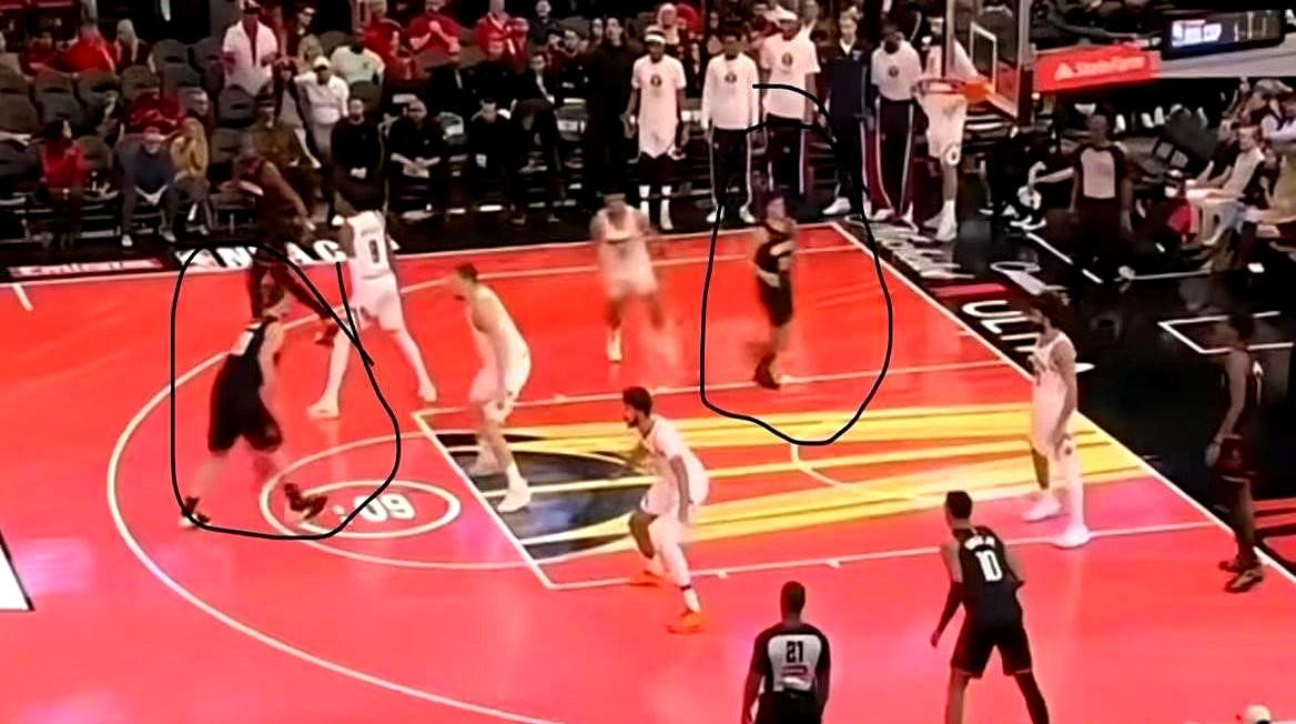 火箭教练乌杜卡在作死的路上越走越远，今天和掘金的比赛最后关键时刻，杜兰特根本拿不