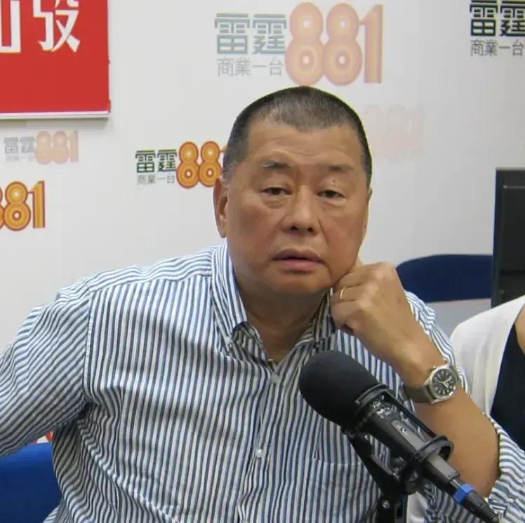 港独分子黎智英持有英国护照，他以为英美主子会保护它，他猖狂之极，它丧尽天良。
 