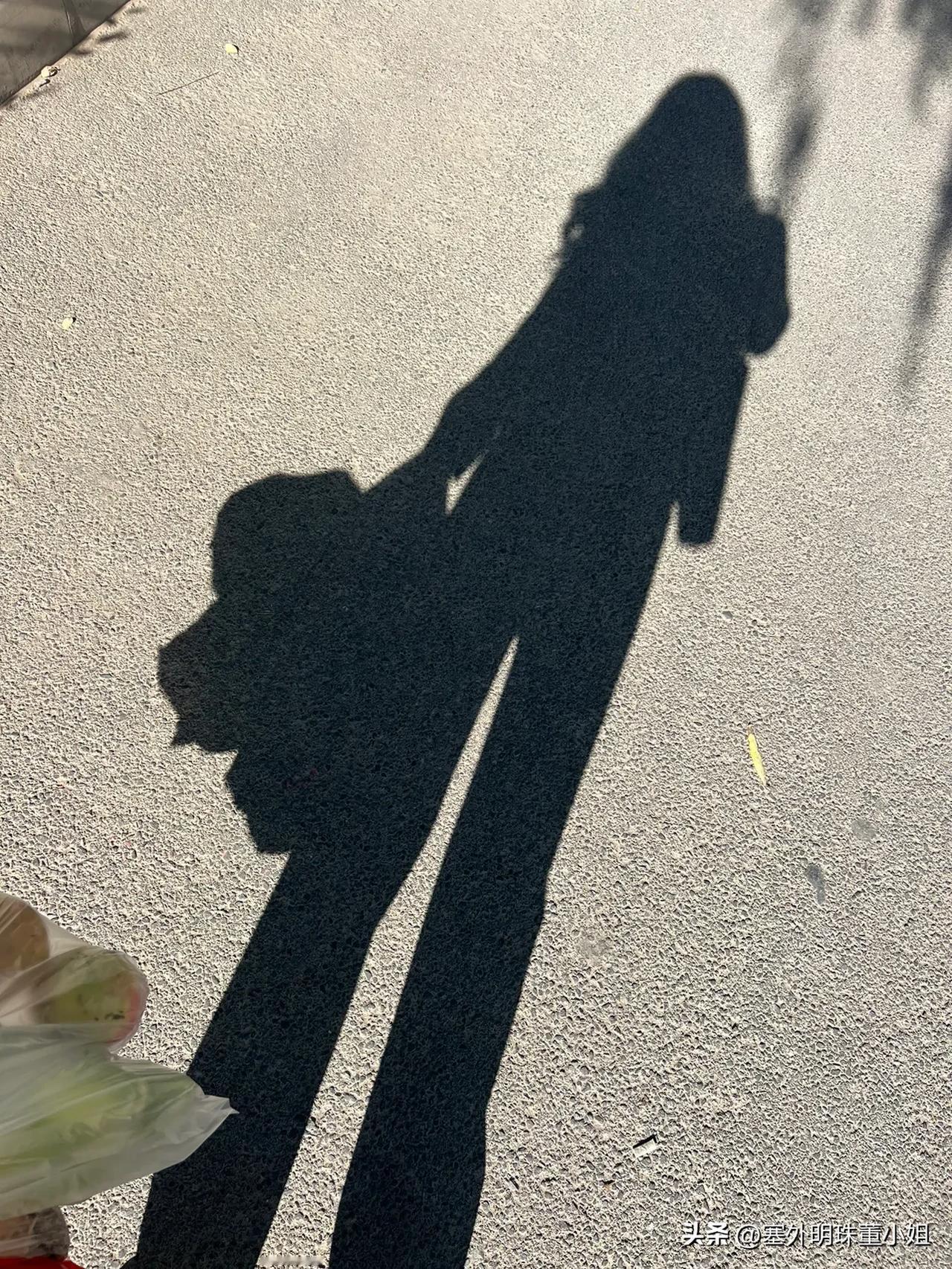 这个月的工资竟然还没有到位？以前每月的二十五六号都会将下个月的工资总是到位，尤其