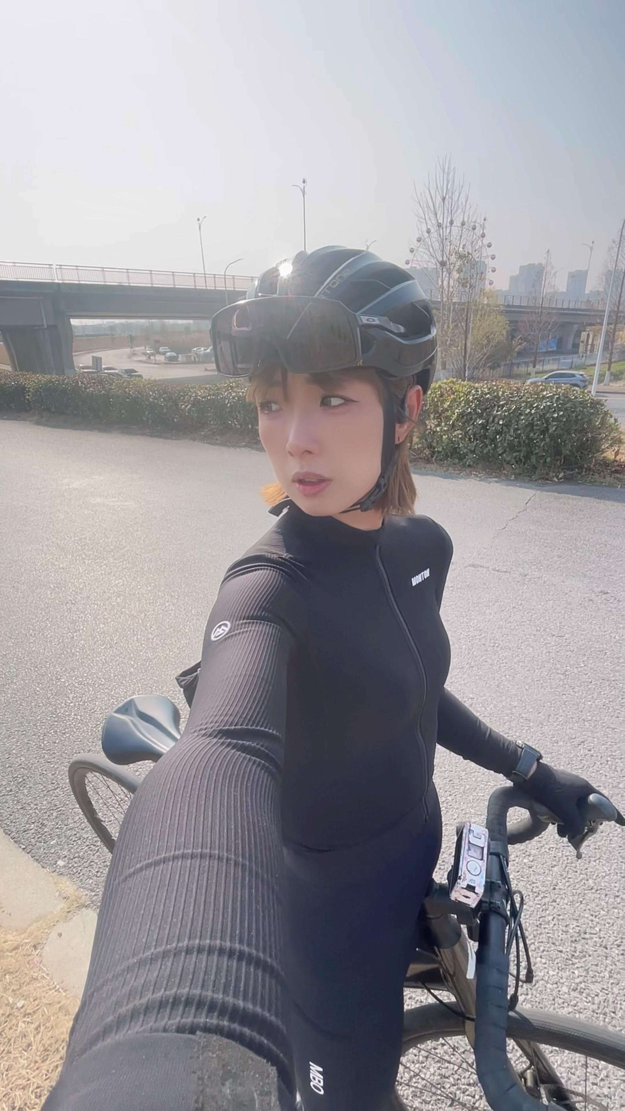 如果孤独有等级，那么一个人骑车是几级？ 年底了总结一下：今年骑车302...