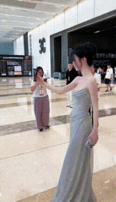 这皮肤是真的白…