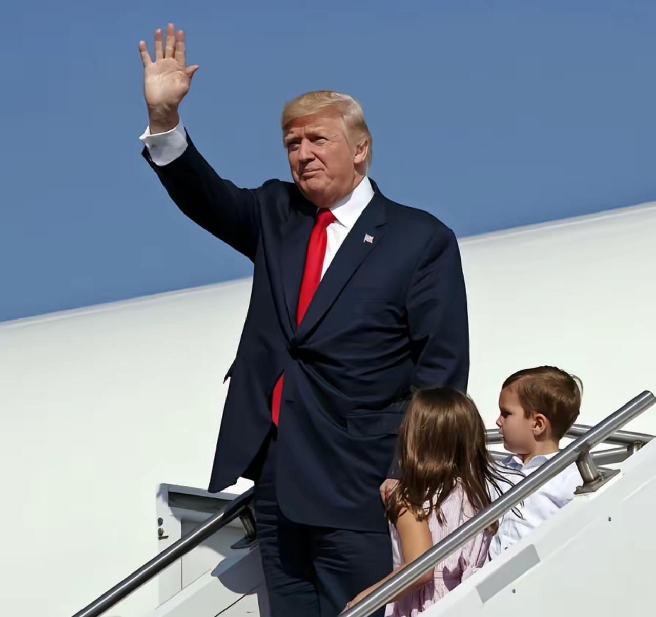 美国总统特朗普不查不知道，一查才知道
他是美国史上最有钱的总统
​从2017年到