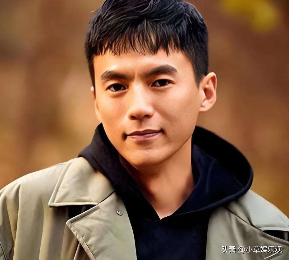 宋宁峰这出“大梦方醒”，演得比他在《再见爱人》里的剧本真实。他说“接受任何决定”