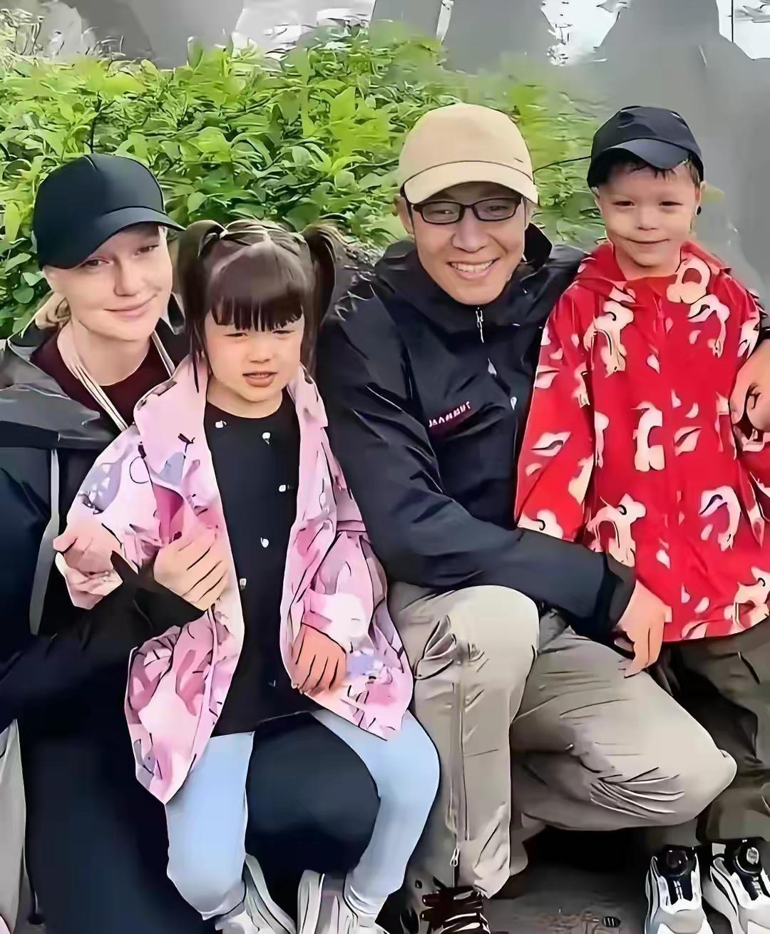 同是央视黄金搭档，如今境遇差太多！撒贝宁的格局藏不住了
 
谁能想到，撒贝宁又上