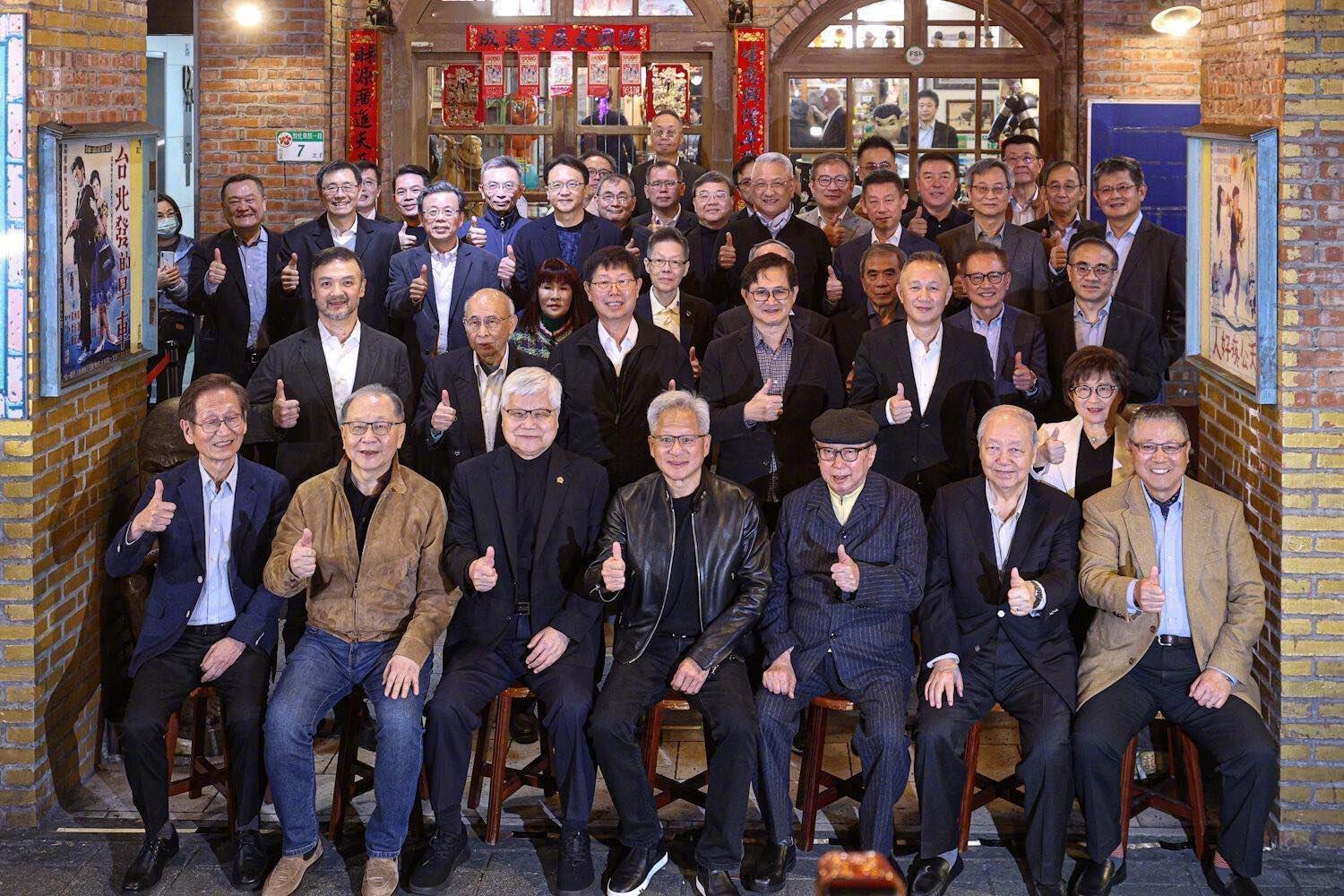 这是现在主导美国人工智能产业的主要华人力量，应该是既有台湾过去的，也有大陆过去的