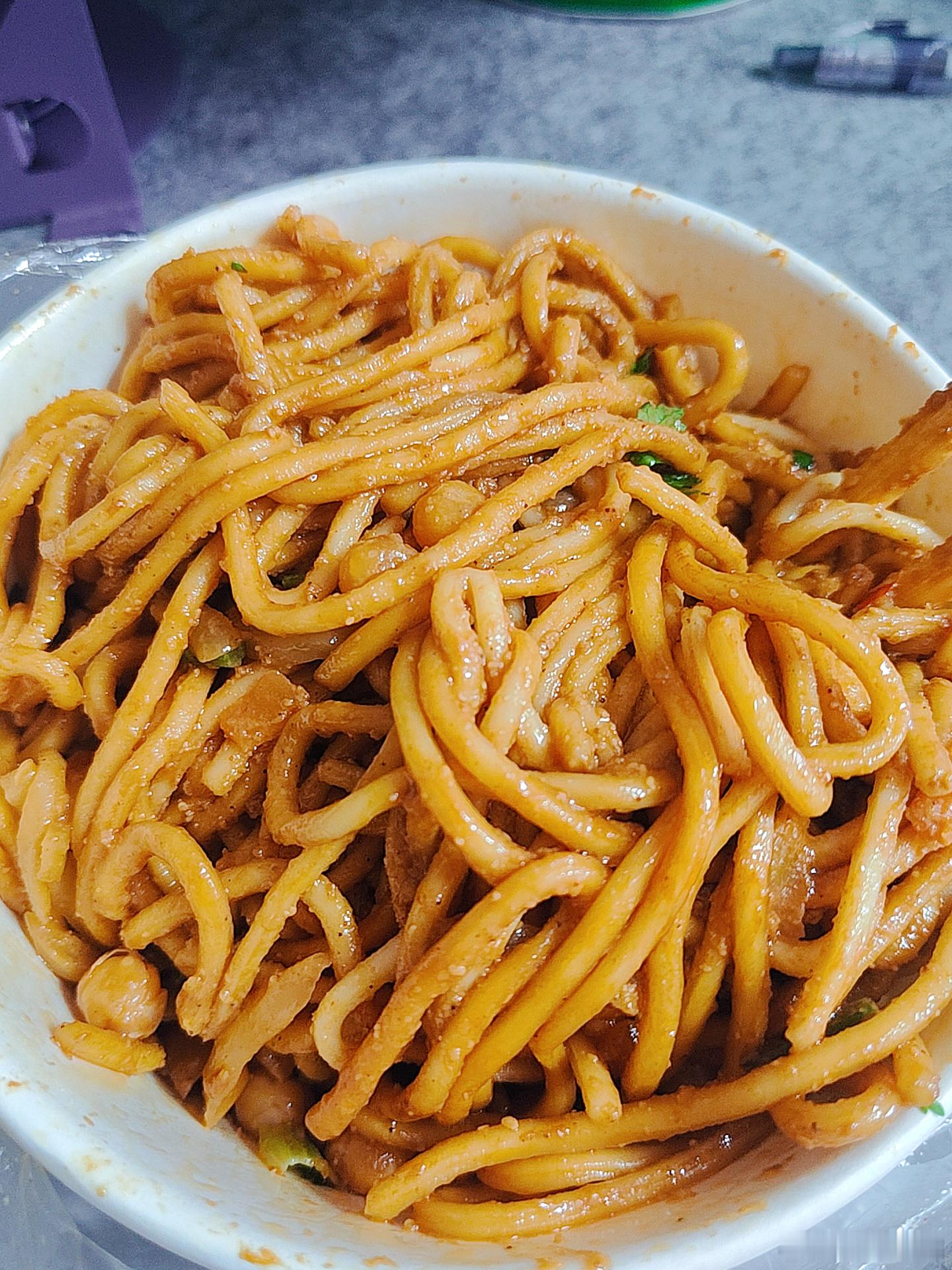 今日早上的面，碳水来了，不能每天吃减脂餐的 ​​​