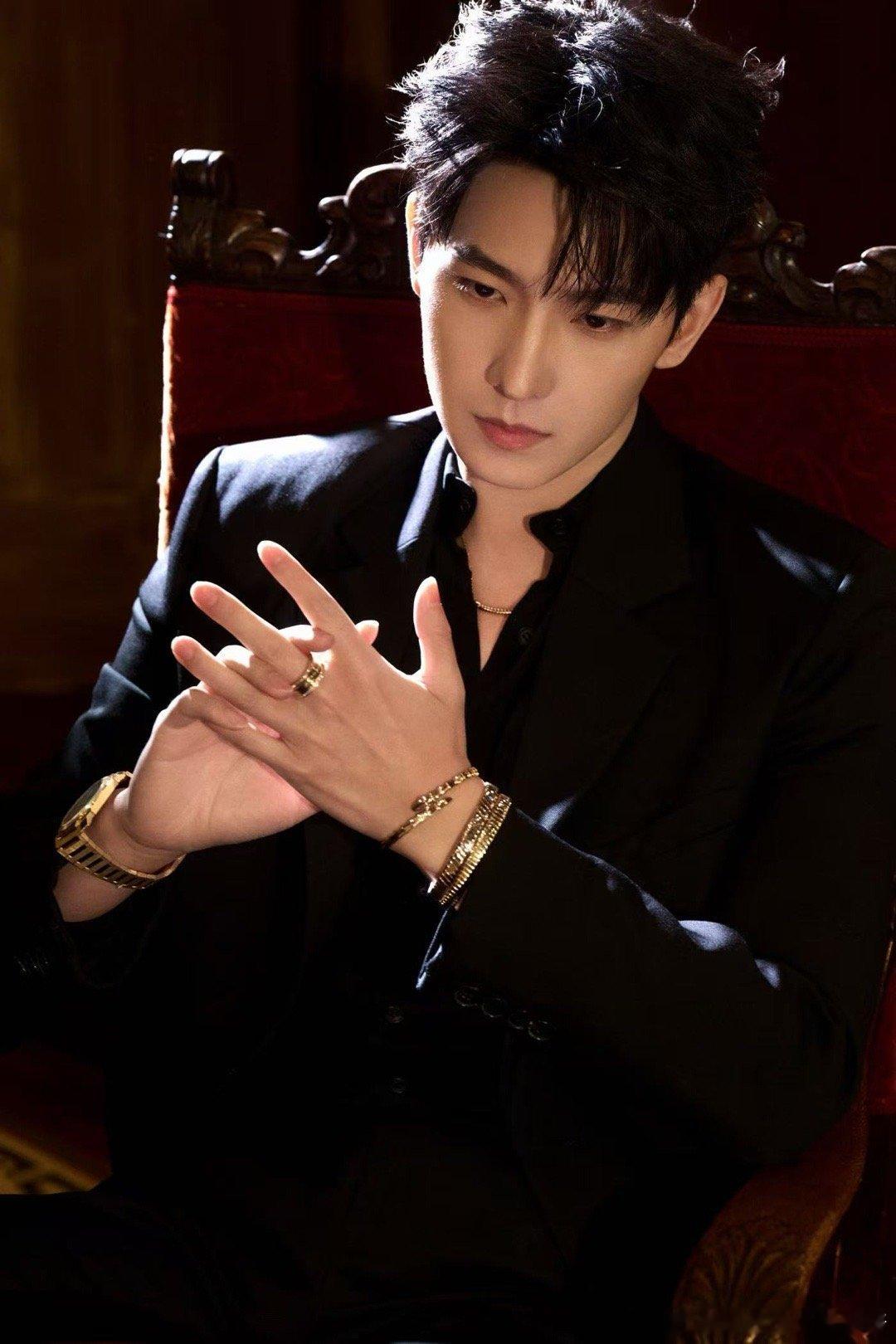 ✦ ——  悦凯娱乐｜ 杨洋  —— ✦     ⚜️ 一抹耀动的金色涌现 ⚜️
