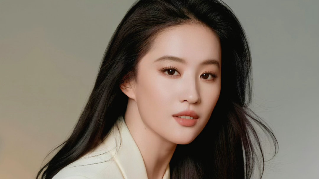 刘亦菲成都期待仙儿明天的天梭品牌活动啊 姐气质真的穿啥都好看 明天四川的仙粉有福