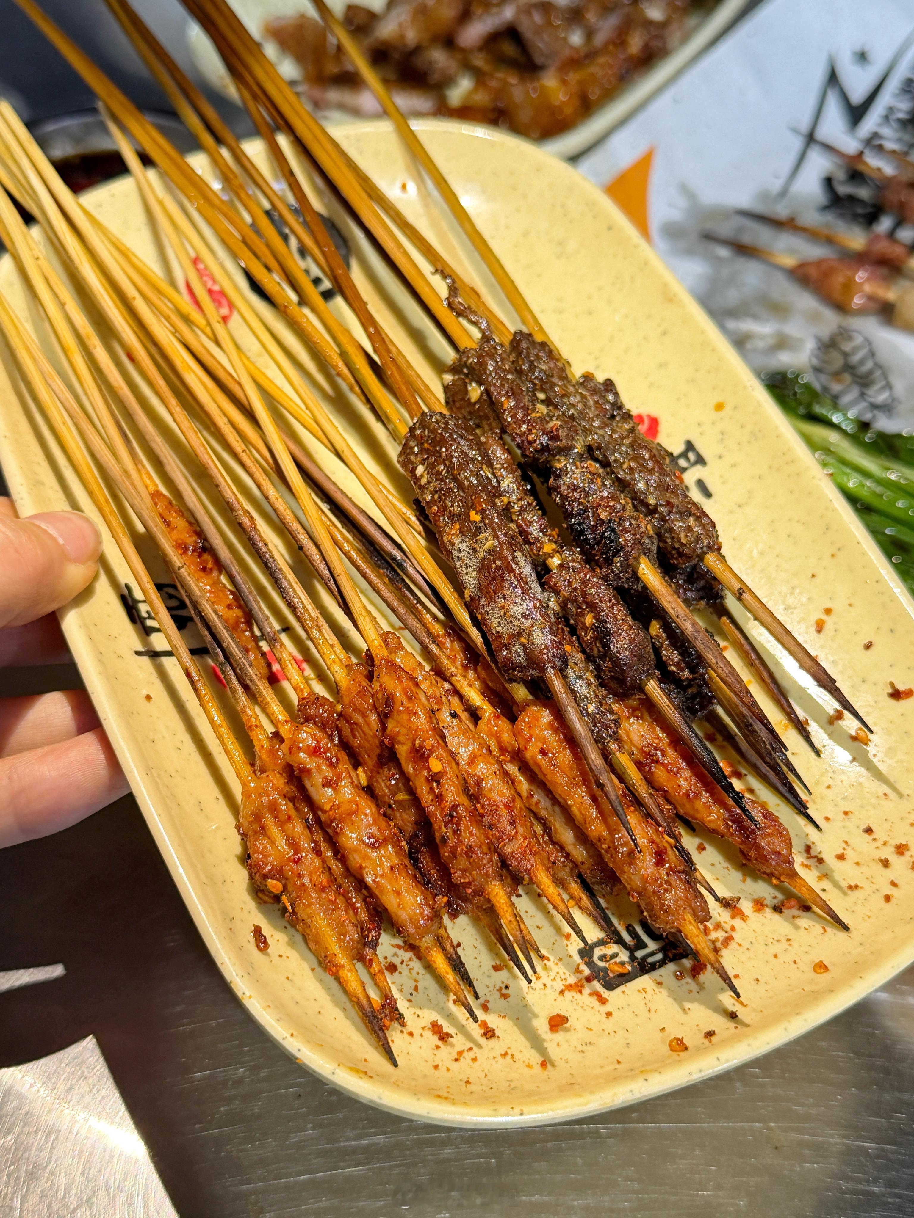 建水烤豆腐和翻身牛肉！超好吃啊，配一份牛肝菌炒饭