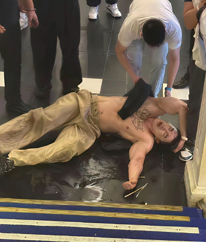 谁懂男模台下的疲惫啊，各行各业都不容易 