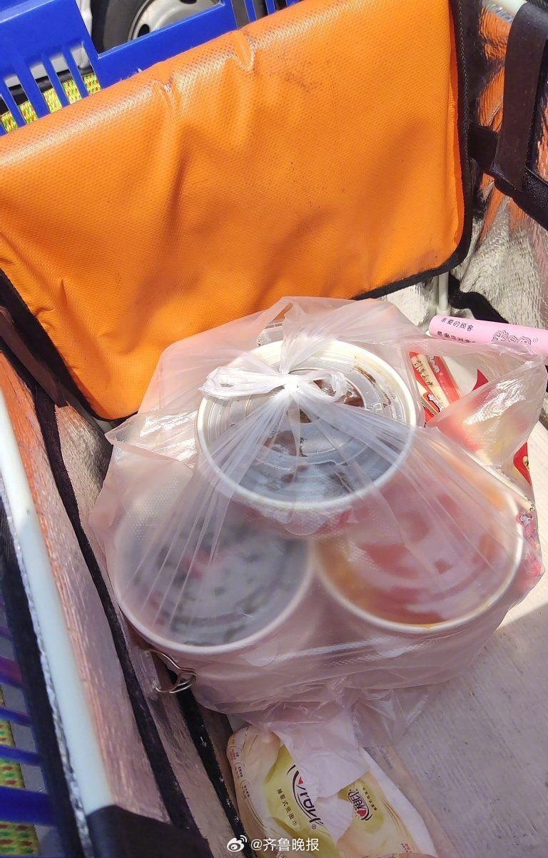 #建议加强无堂食外卖平台准入审核#【刘素英代表：“无堂食”外卖成监管盲区，应加强