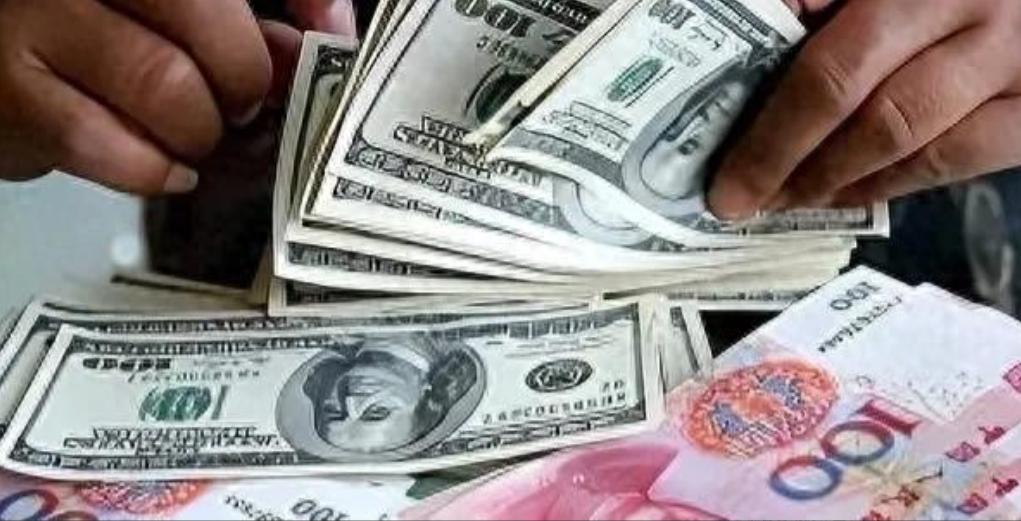 反制说到就到！特朗普宣布，100%关税封杀中国汽车，话音刚落，中国减持77亿美债