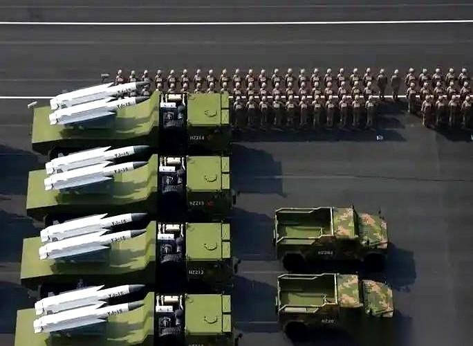 一个俄罗斯专家把话挑明了：你们那些让美国都眼红的顶尖武器，从东风-17到055大