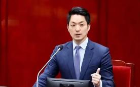 台北市市长、蒋介石的曾孙蒋万安直接把话撂下了！他当着媒体的面斩钉截铁地表示，自己