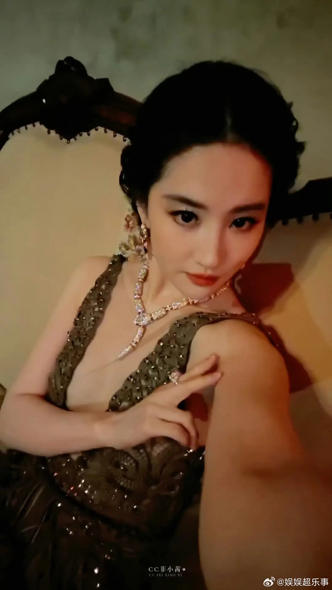 天仙这感人的自拍技术啊 真的是全靠美貌在支撑 