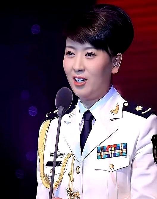 “年花百万还哭穷？”闫学晶直播一句话，评论区直接翻车。
 

她说儿子林傲霏两口