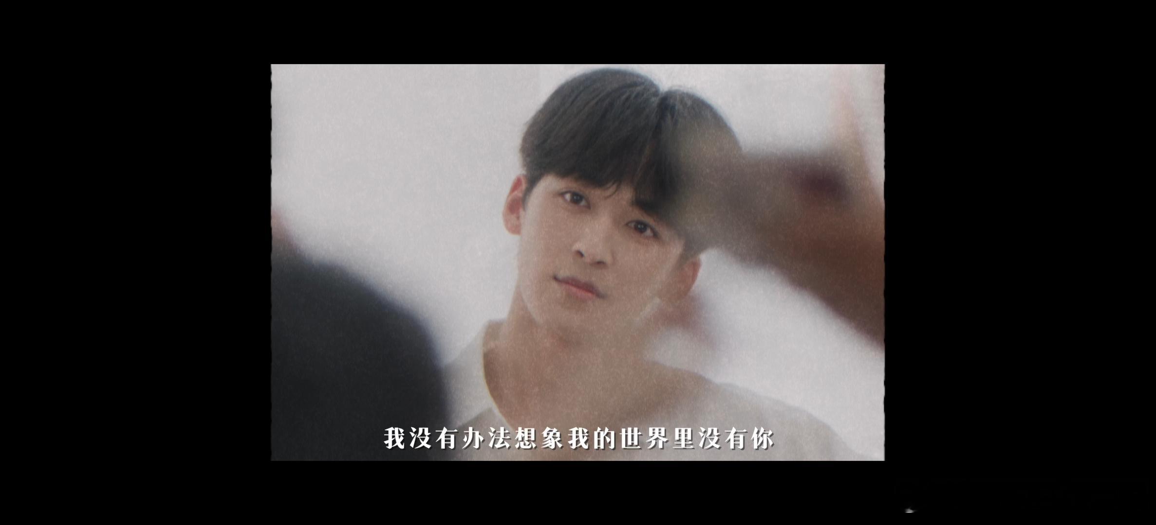 何洛洛苏晓彤终于原谅现偶了 何洛洛这次真的拼了，为了演好无臂少年专门体验生活。看