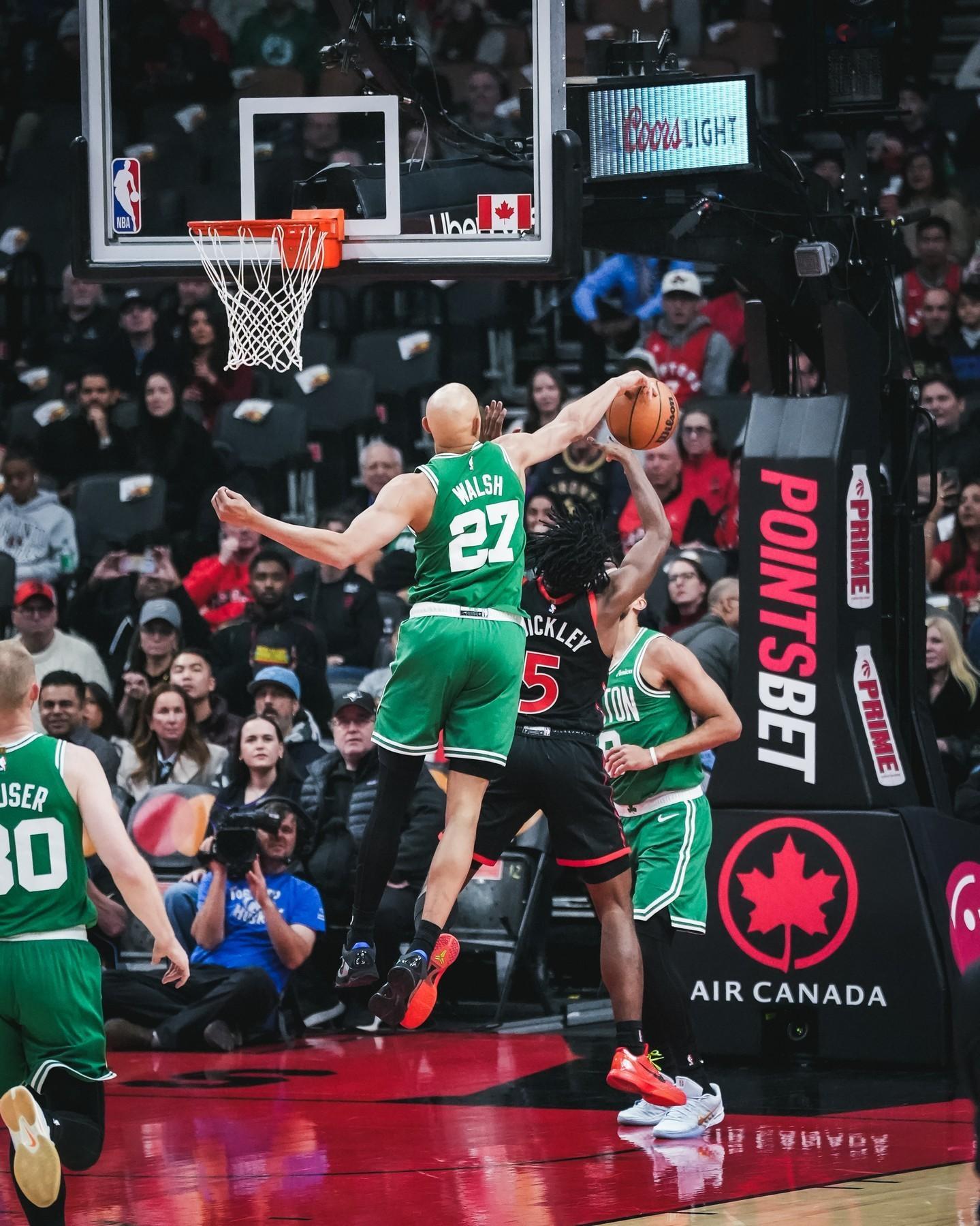 沃尔什今日代表球队首发出战，但到了下半场遭到DNP，没有得到出场时间，对此马祖拉