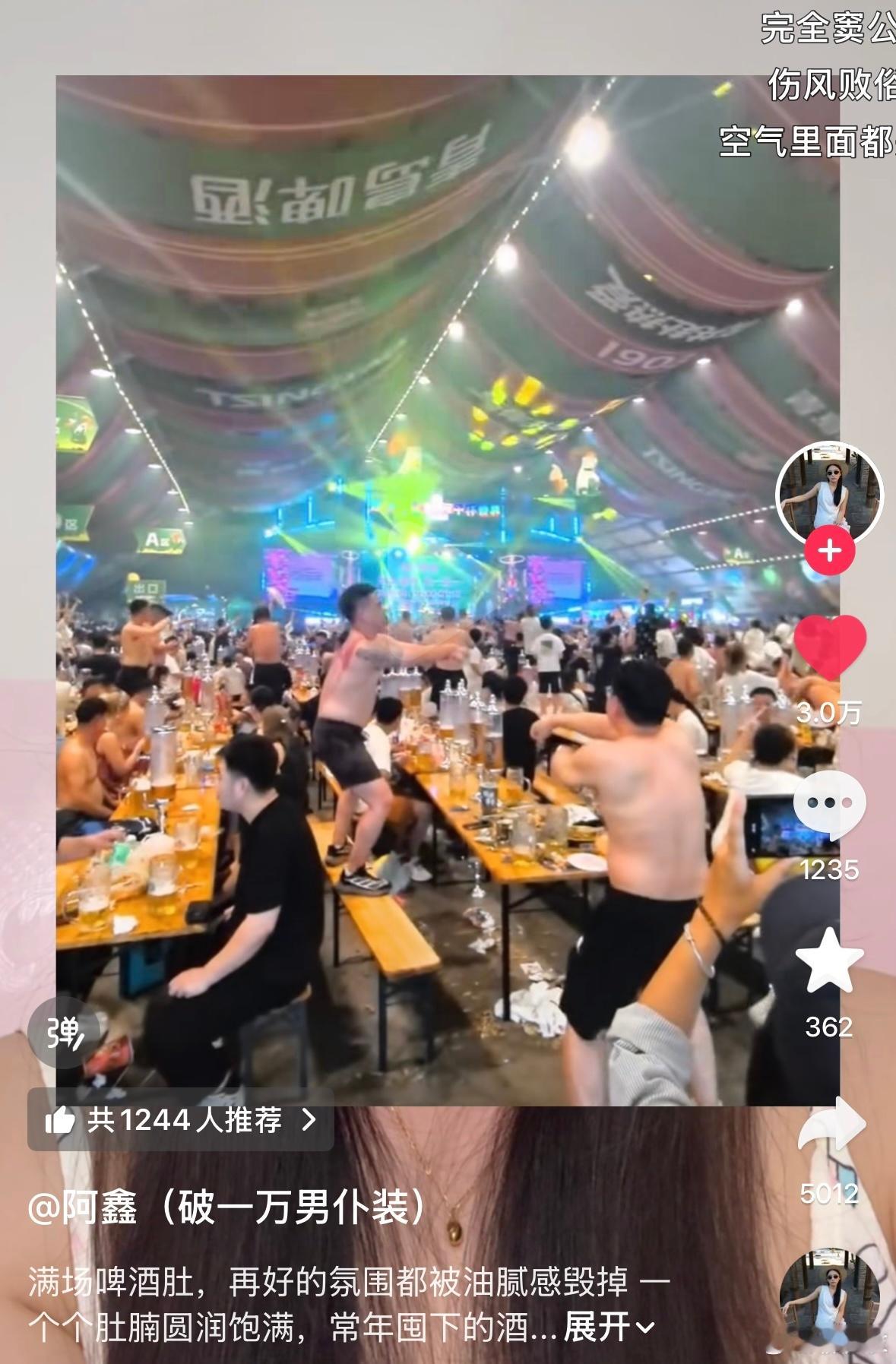 应该是全世界素质最差 全世界最脏的这是在餐厅里都这样脏不敢想象 
