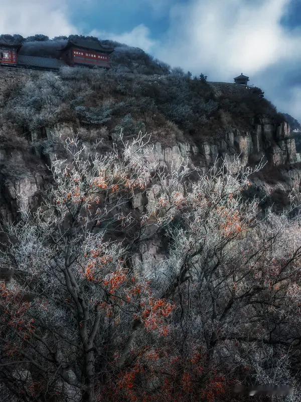 上联：冬去千山秀，诚邀下联春来百花丽！