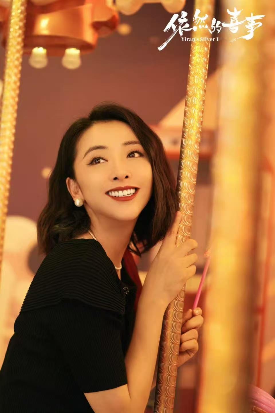 黄小蕾扮的不是鬼是笑到跪 黄小蕾新剧太会玩了！温柔妈妈造型还没看够，转眼就扮鬼逗