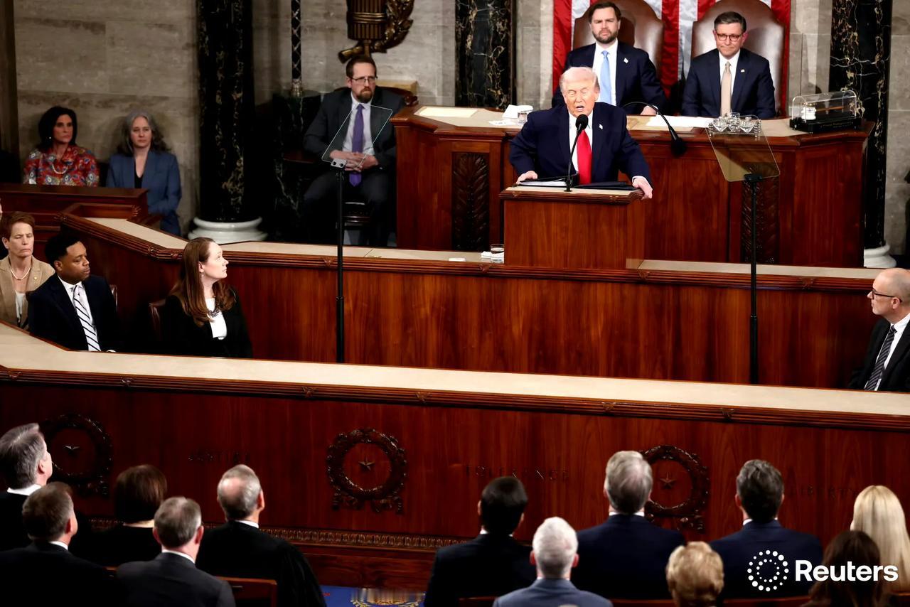 美国总统老特在国会参众两院联席会议上发表国情咨文演讲，创下了一项纪录——长达两个