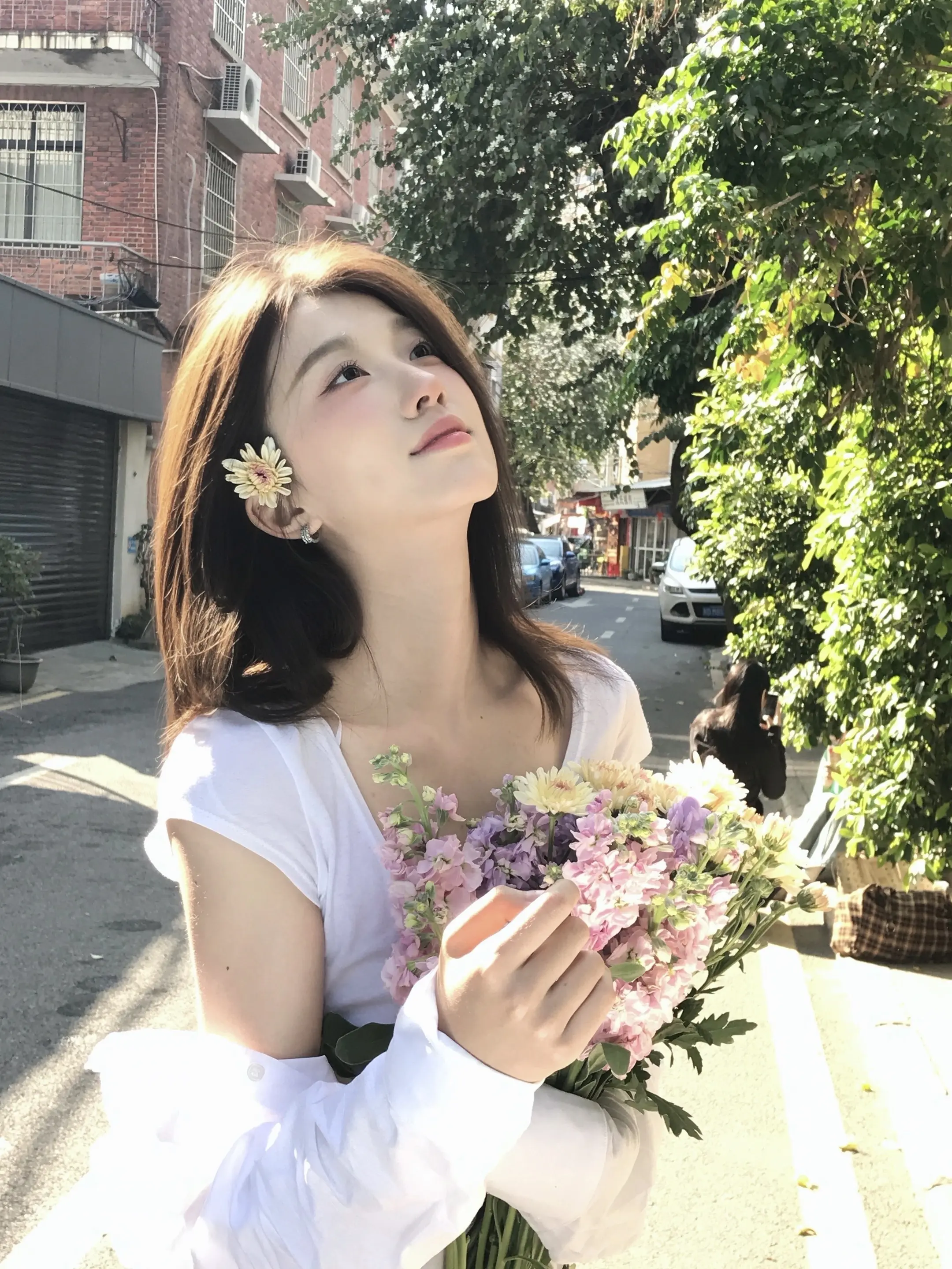 春天是她最爱的季节🌸。