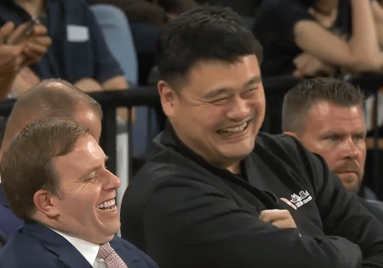 姚明今年开始领取NBA养老金，每月1.3万元，到五十岁一个月差不多能领2万元。只