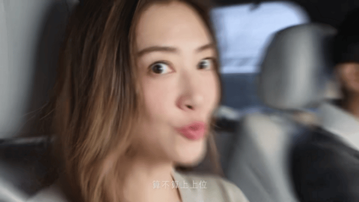 陈小春一家的家庭出行太会了！不被传统座驾的空间局限，用心让每个座位都舒适满分，把