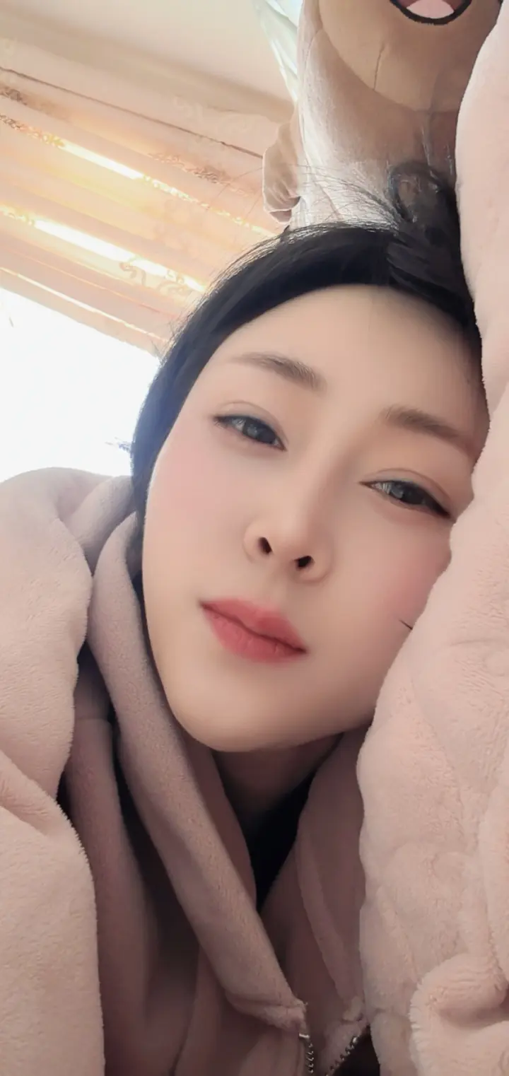 最爱的人此生不见，早就当他嘎了😃😃，把自己过好，吃好喝好睡好。