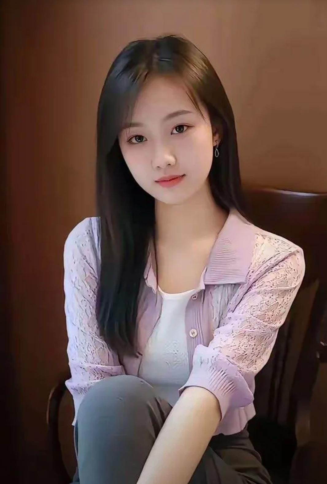 大家看看，我的姐姐漂亮吗
 
身边总有人夸我姐姐气质出众，今天分享给大家看看。