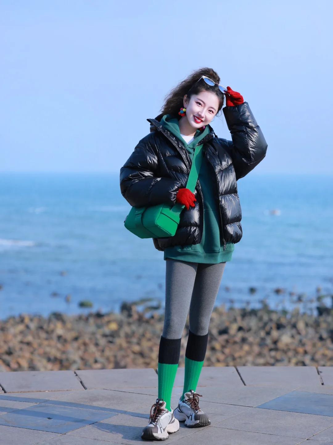 🌈冬日色彩玩家上线！Luna教主这身搭配直接封神✨
谁说冬季只能黑白灰？Lun