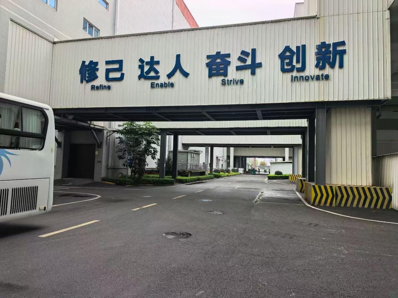 那些赚到钱的人,都做对了什么?赚钱的底层规律却几乎没变过，赚钱靠解决问题，赚钱的