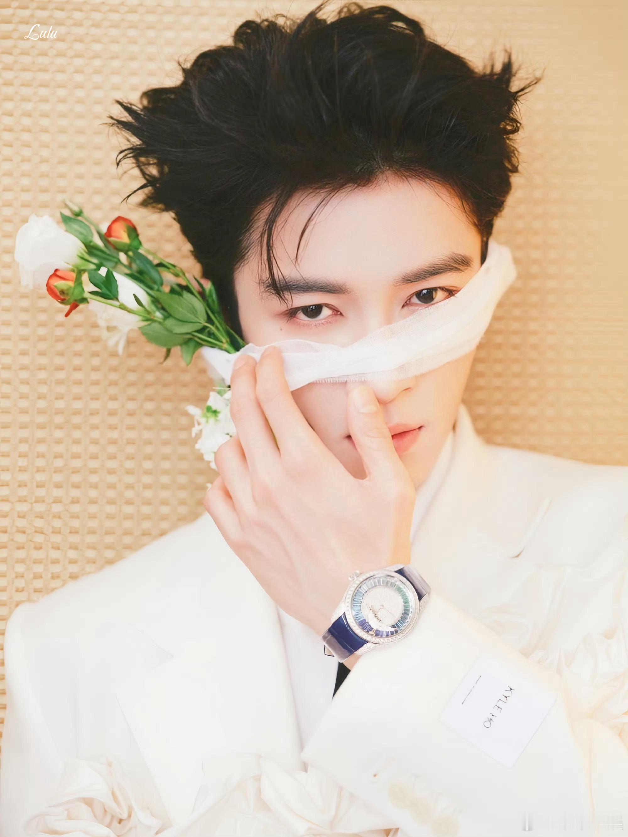 王星越 我是一名男性王星越在vogue和花童互动时一句“我是一名男性”把他坦诚真