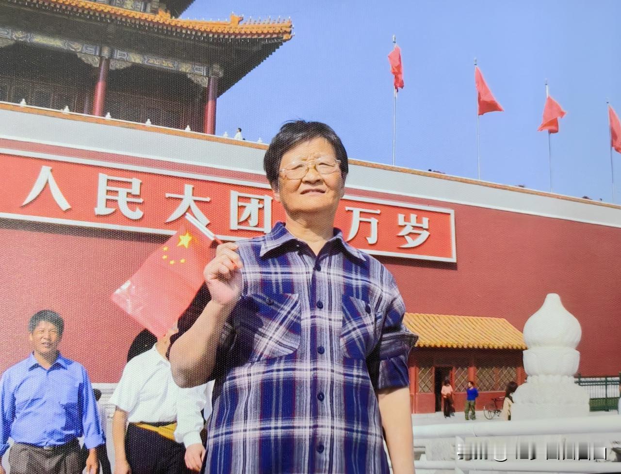 母亲节里忆母亲，祝天下所有母亲节日快乐！

母亲离开整整3年2个月了！她的音容笑