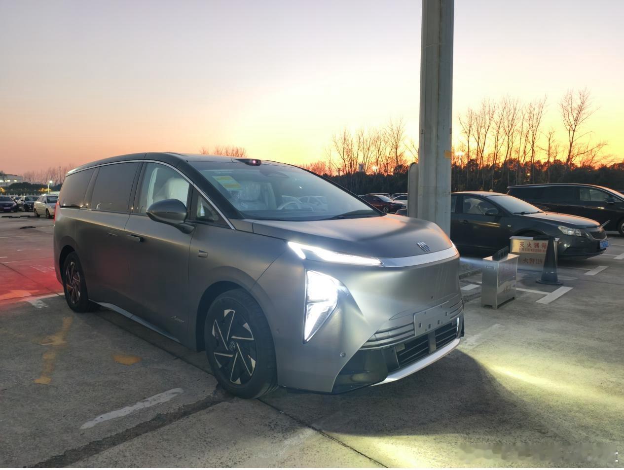 新能源大牛说 至境世家纯电版曝光，有以下亮点：1、外观上没有过多改动 ，与插混版