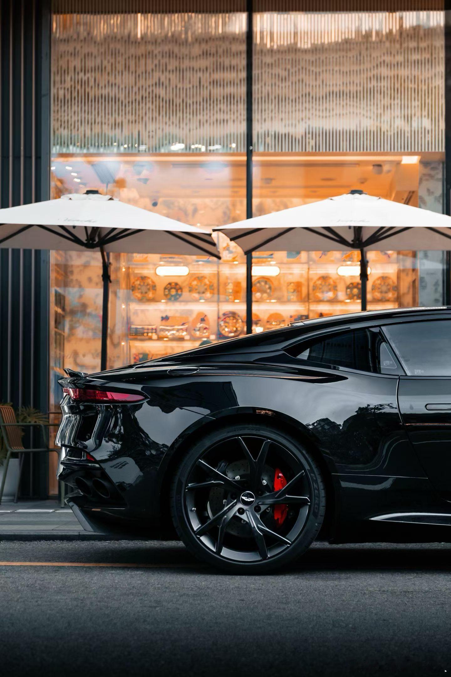 阿斯顿马丁 DBS Superleggera，19年/8000km，黑武士 ​​