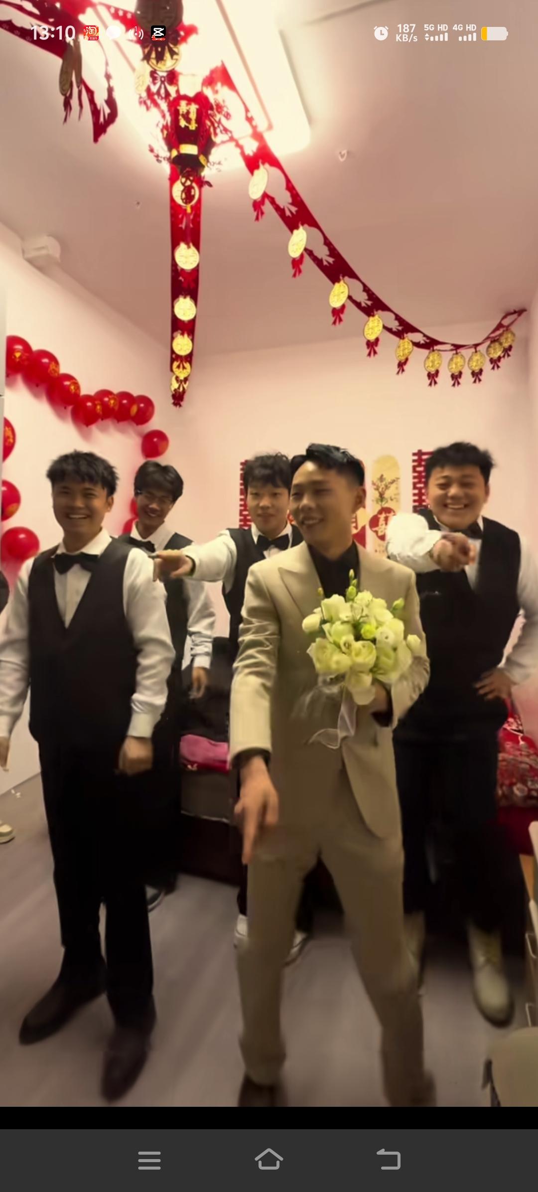 申聪结婚请的伴郎们也都是寻亲成功家庭的孩子，他们都和申聪一样，曾经有着不寻常的经