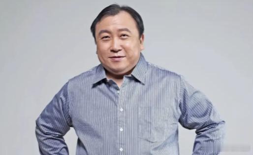 主持人问王晶：你在内地拍了这么多年电影，为什么没有捧红过大陆的演员？ 王晶直截了