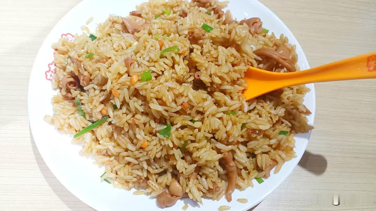 和外甥女今天去逛街，没选到合适的衣服，我们就去小店吃了冷面，鸭肠饭。

午后，我