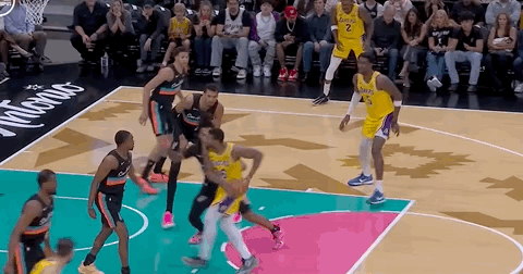 毫厘之间！这是不是干扰球？ 