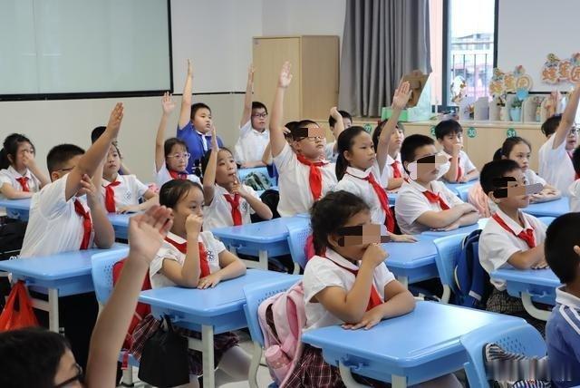山东一小学新生报到名字惊艳众人每个时代的名字都带有鲜明的时代特征。从近几十年的发