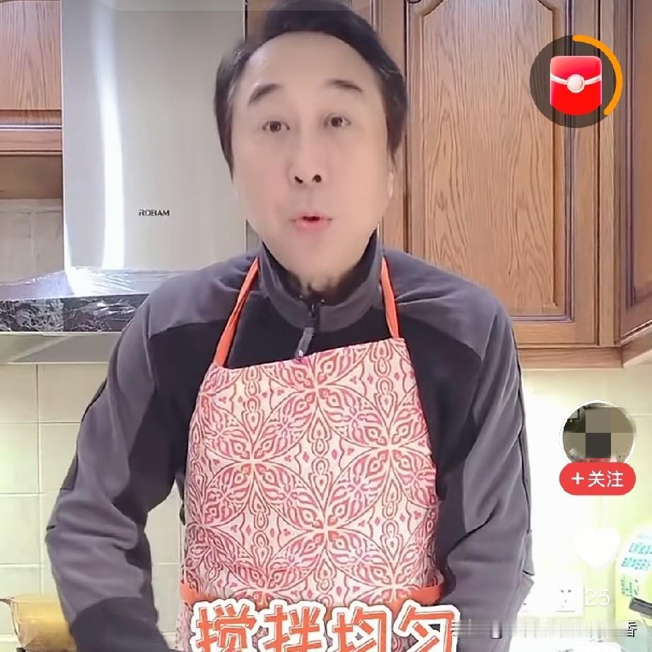 冯巩不仅是一位相声大师，还是一个上得厅堂、下得厨房的超级大厨，他在视频里为大家做