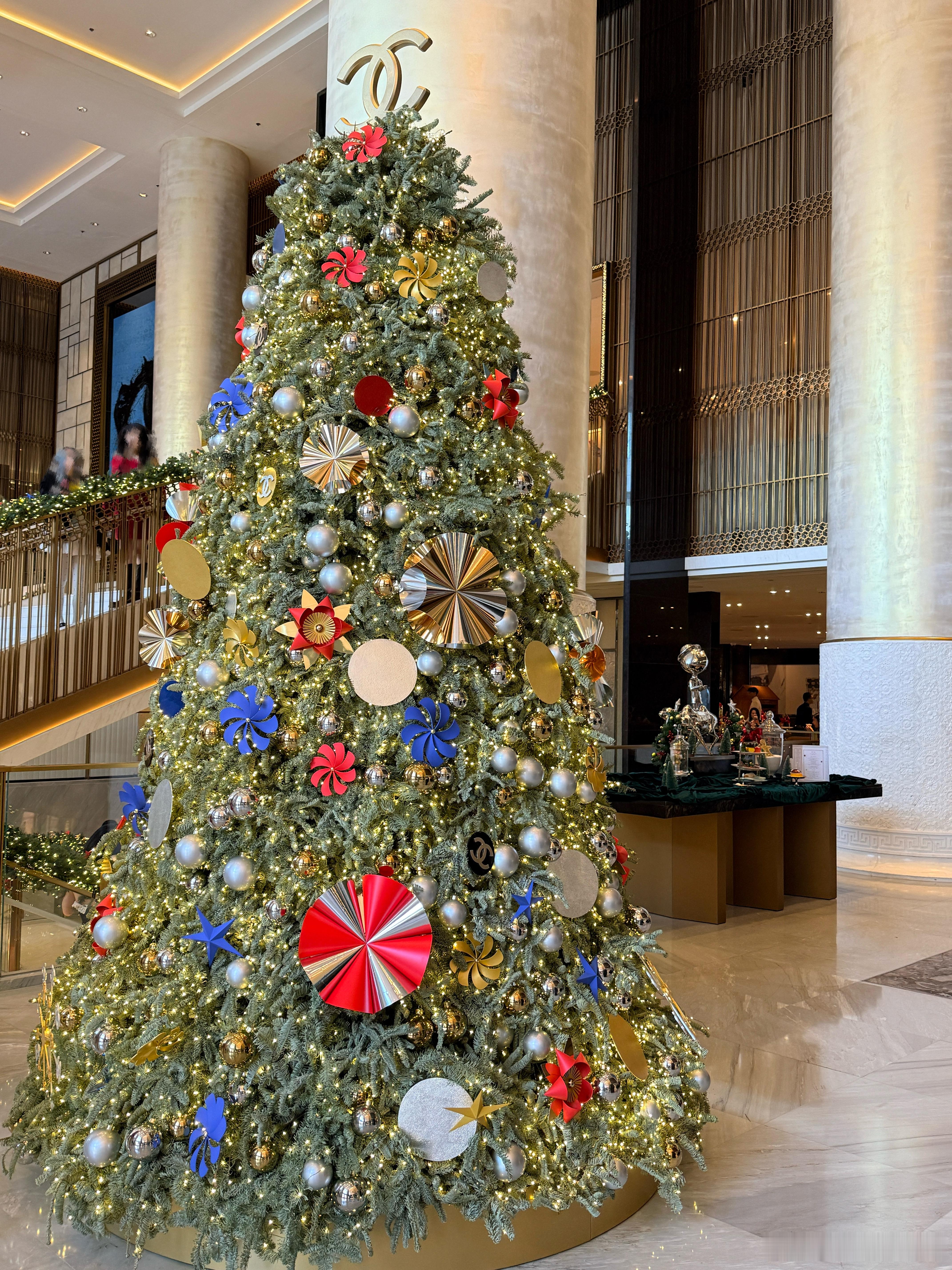 别人都在美美的吃着788一份的下午茶，而我在大堂买了一个45元钱的地道老法兰西煎