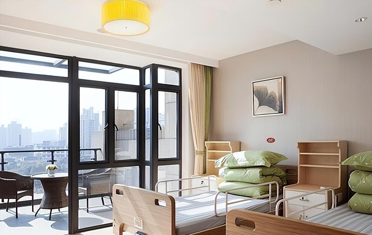 警钟敲响！养老院闭院潮来袭，3.1亿老人的养老难题，到底卡在哪？
 
3.1亿老